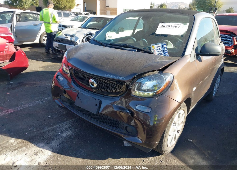 2018 SMART FORTWO ELECTRIC DRIVE PASSION/PRIME/PURE VIN: WMEFJ9BA1JK262215