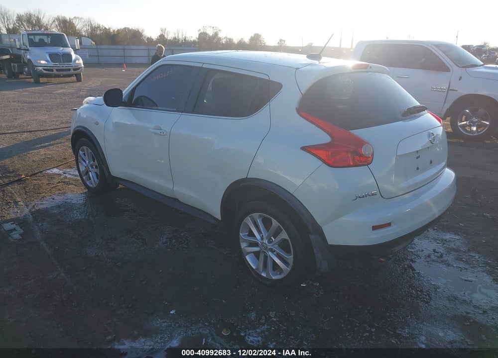 2011 NISSAN JUKE SV VIN: JN8AF5MR2BT010690
