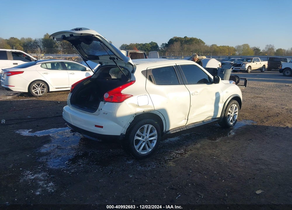 2011 NISSAN JUKE SV VIN: JN8AF5MR2BT010690