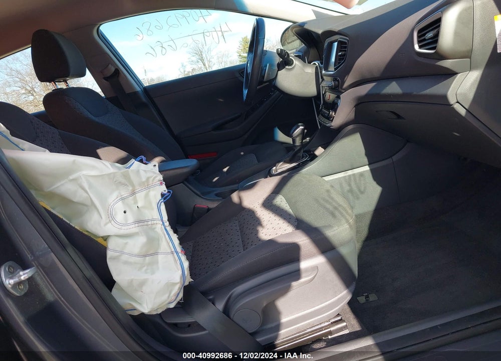 2018 HYUNDAI IONIQ HYBRID SEL VIN: KMHC75LC8JU072680