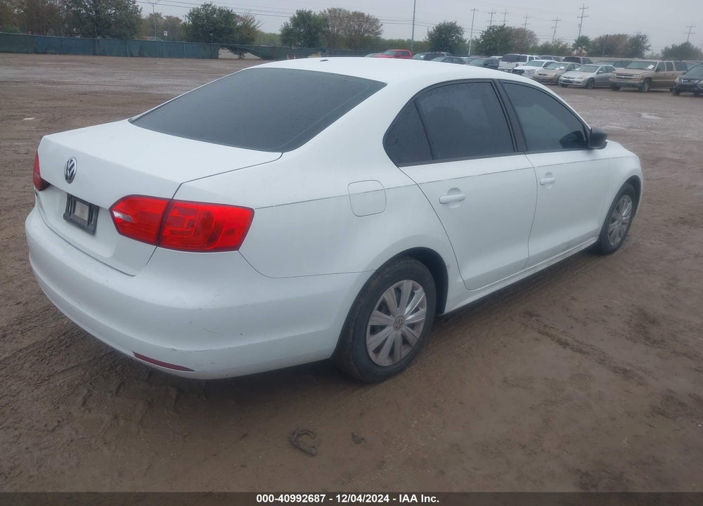 2014 VOLKSWAGEN JETTA 2.0L S VIN: 3VW2K7AJ0EM300643
