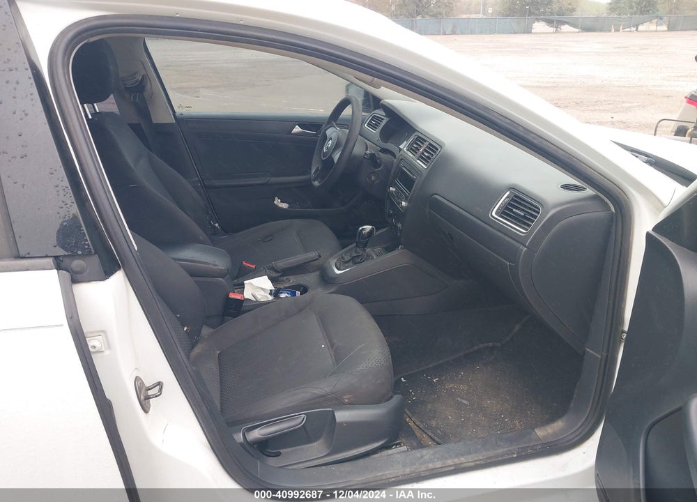 2014 VOLKSWAGEN JETTA 2.0L S VIN: 3VW2K7AJ0EM300643