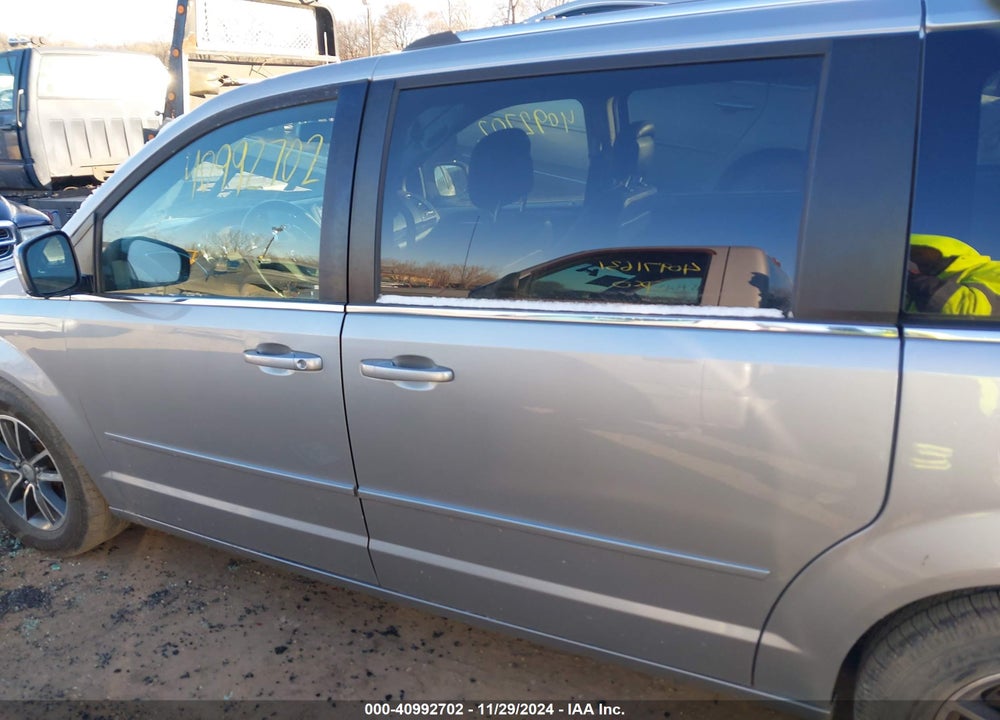 2017 DODGE GRAND CARAVAN SXT VIN: 2C4RDGCG3HR696125