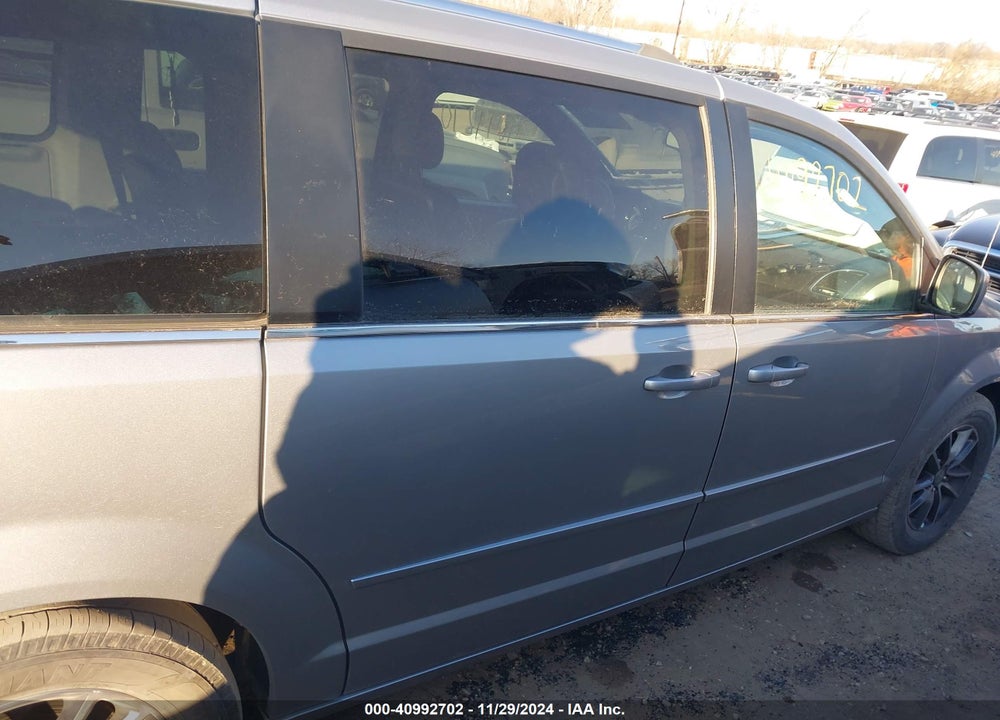 2017 DODGE GRAND CARAVAN SXT VIN: 2C4RDGCG3HR696125