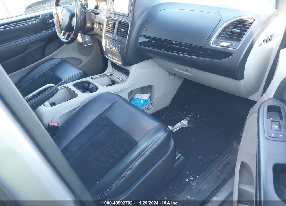2017 DODGE GRAND CARAVAN SXT VIN: 2C4RDGCG3HR696125