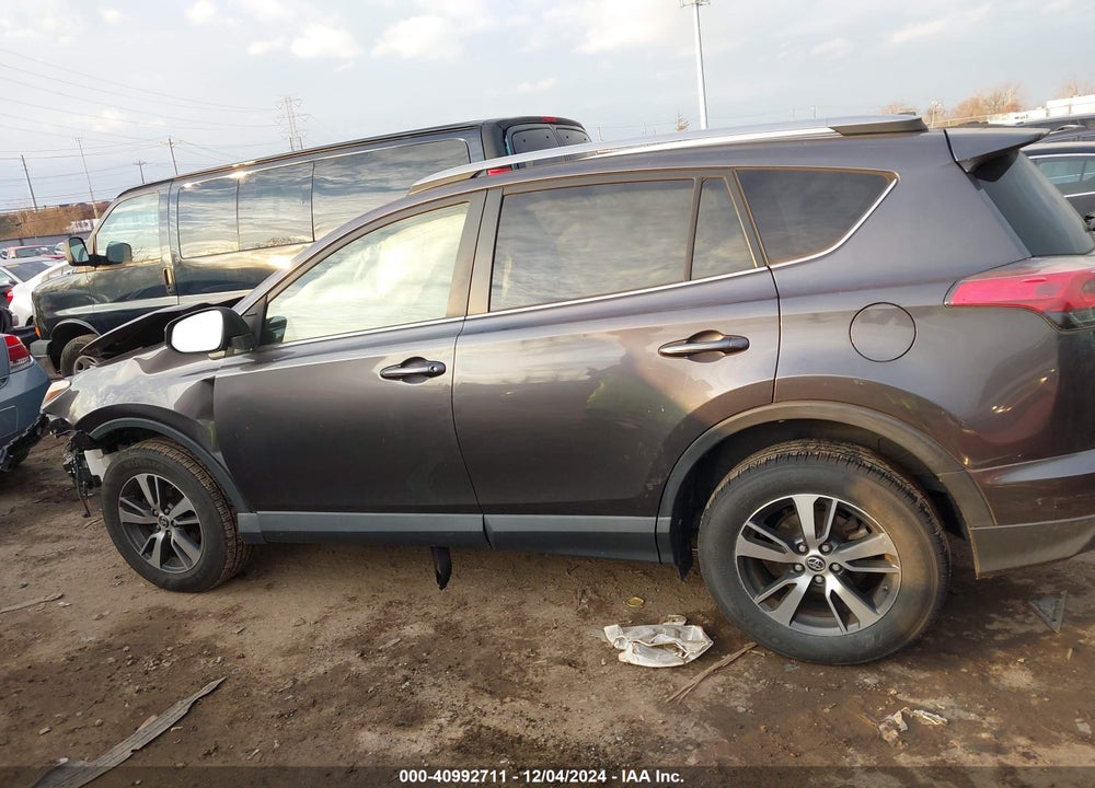 2018 TOYOTA RAV4 ADVENTURE/XLE VIN: JTMWFREV7JJ191350