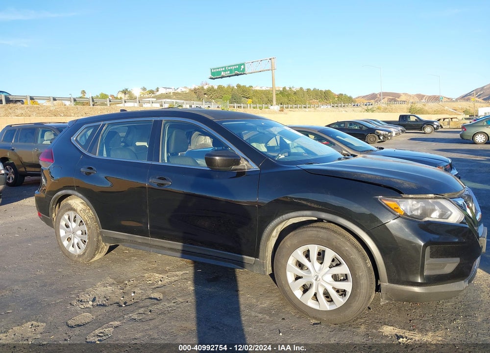 2018 NISSAN ROGUE S VIN: KNMAT2MT6JP582884