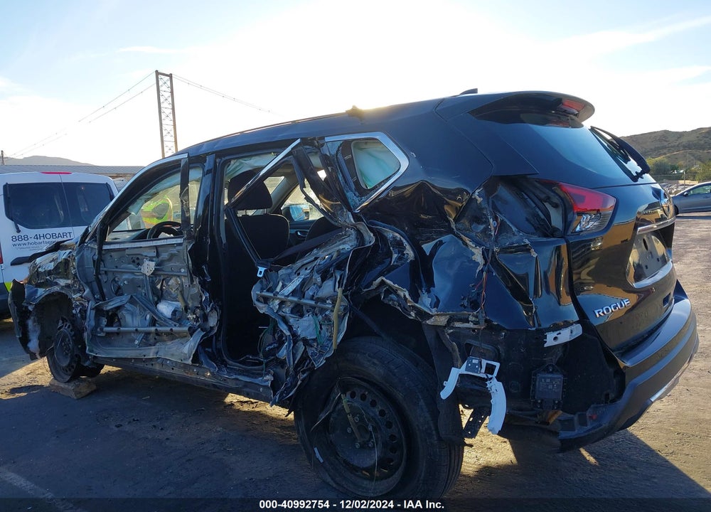 2018 NISSAN ROGUE S VIN: KNMAT2MT6JP582884