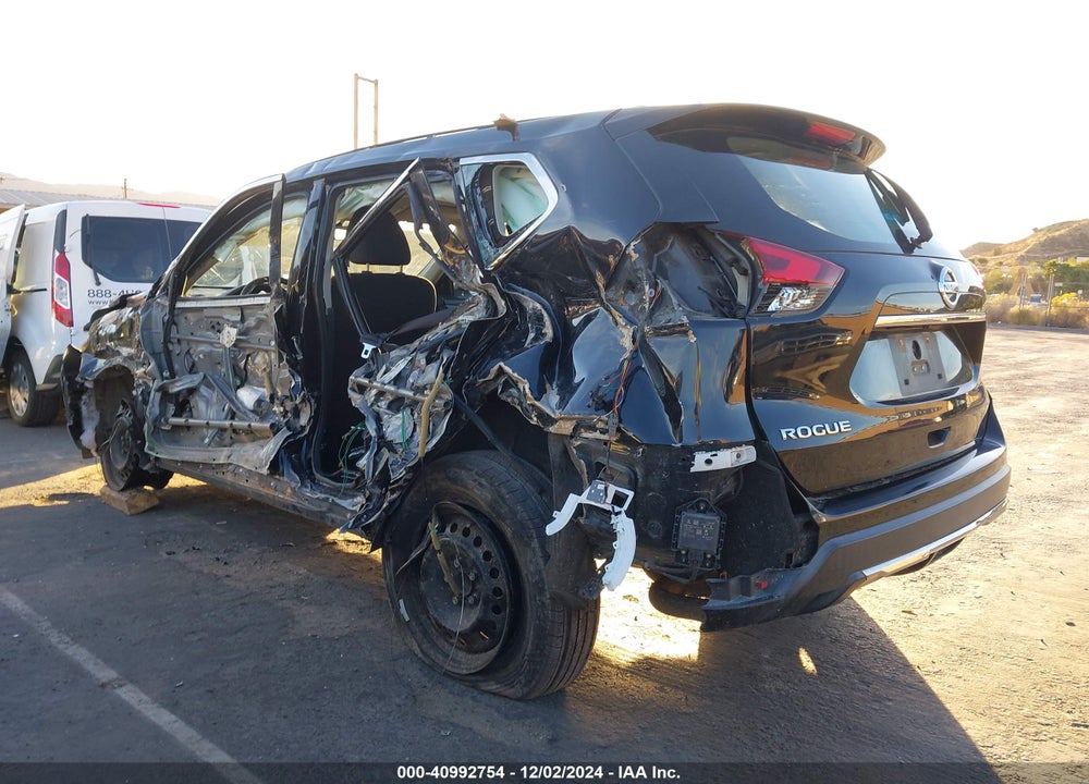 2018 NISSAN ROGUE S VIN: KNMAT2MT6JP582884