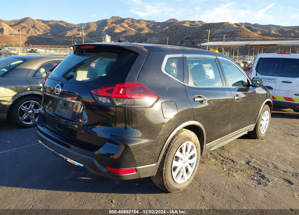 2018 NISSAN ROGUE S VIN: KNMAT2MT6JP582884