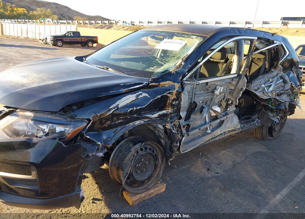 2018 NISSAN ROGUE S VIN: KNMAT2MT6JP582884