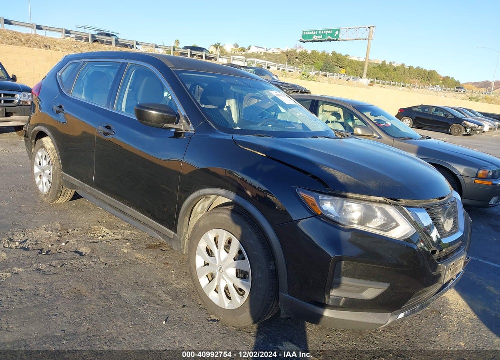 2018 NISSAN ROGUE S VIN: KNMAT2MT6JP582884