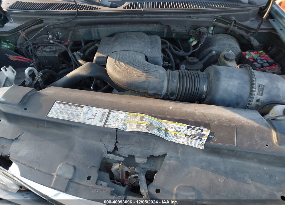 2000 FORD EXPEDITION XLT VIN: 1FMRU1565YLA27506