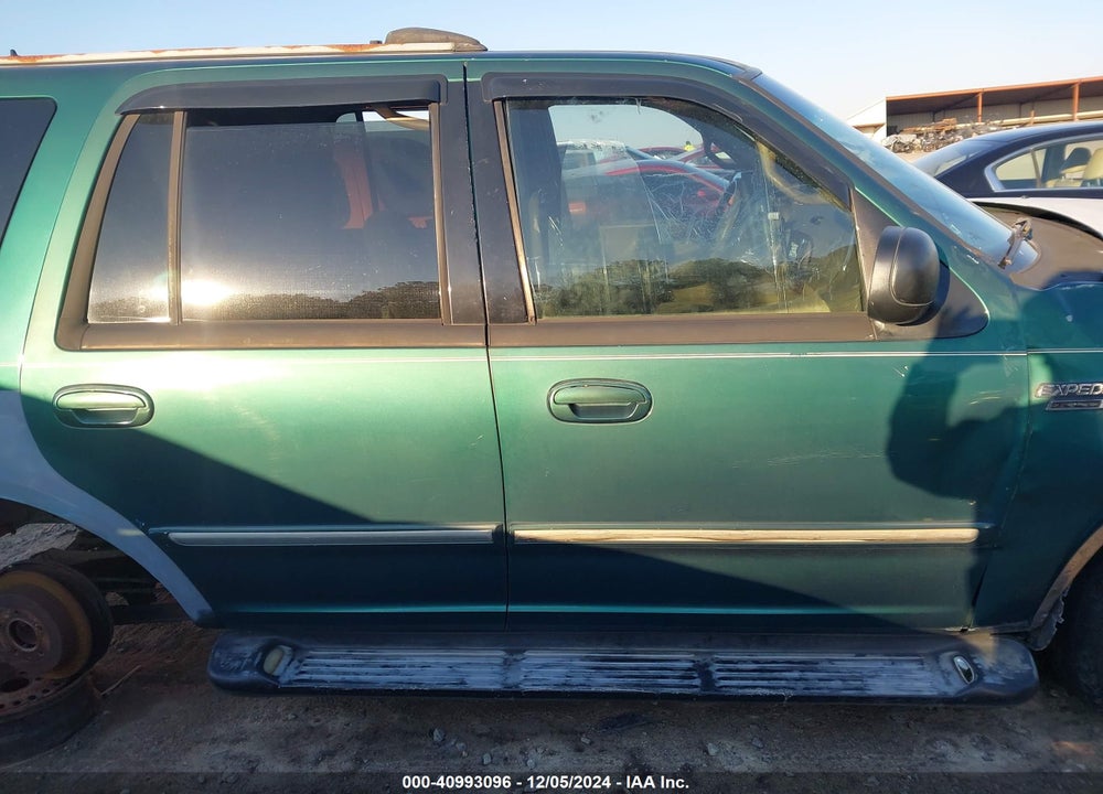 2000 FORD EXPEDITION XLT VIN: 1FMRU1565YLA27506