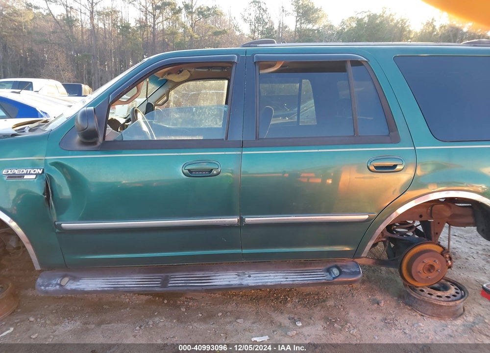 2000 FORD EXPEDITION XLT VIN: 1FMRU1565YLA27506