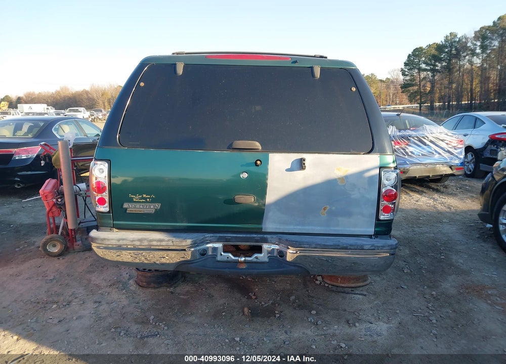 2000 FORD EXPEDITION XLT VIN: 1FMRU1565YLA27506
