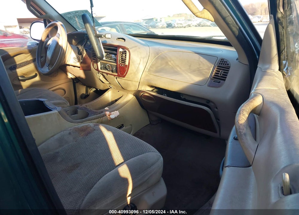 2000 FORD EXPEDITION XLT VIN: 1FMRU1565YLA27506