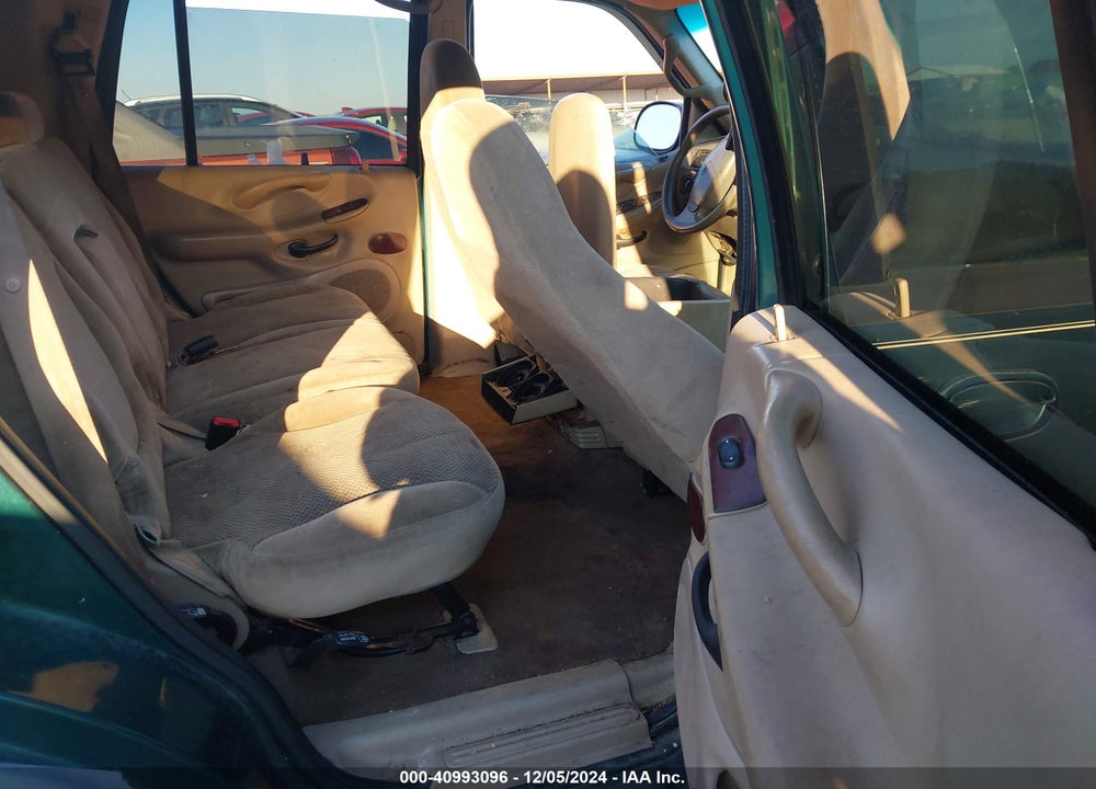 2000 FORD EXPEDITION XLT VIN: 1FMRU1565YLA27506
