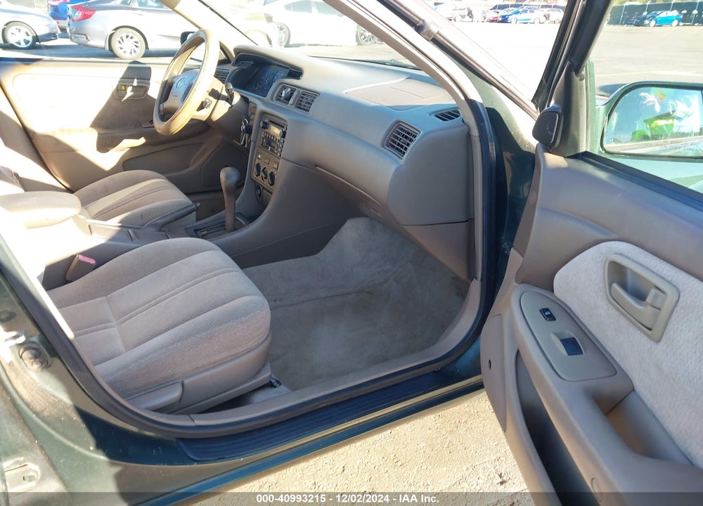 2001 TOYOTA CAMRY LE V6 VIN: 4T1BF22K31U964843