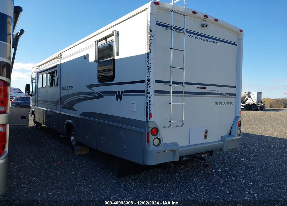 2004 WORKHORSE WINNEBAGO VIN: 5B4MP67G743391502