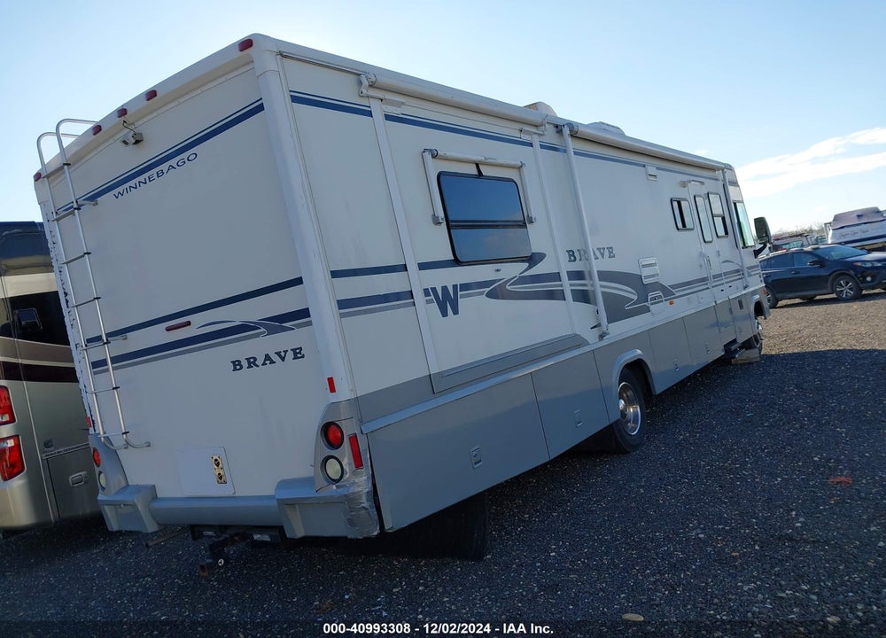 2004 WORKHORSE WINNEBAGO VIN: 5B4MP67G743391502