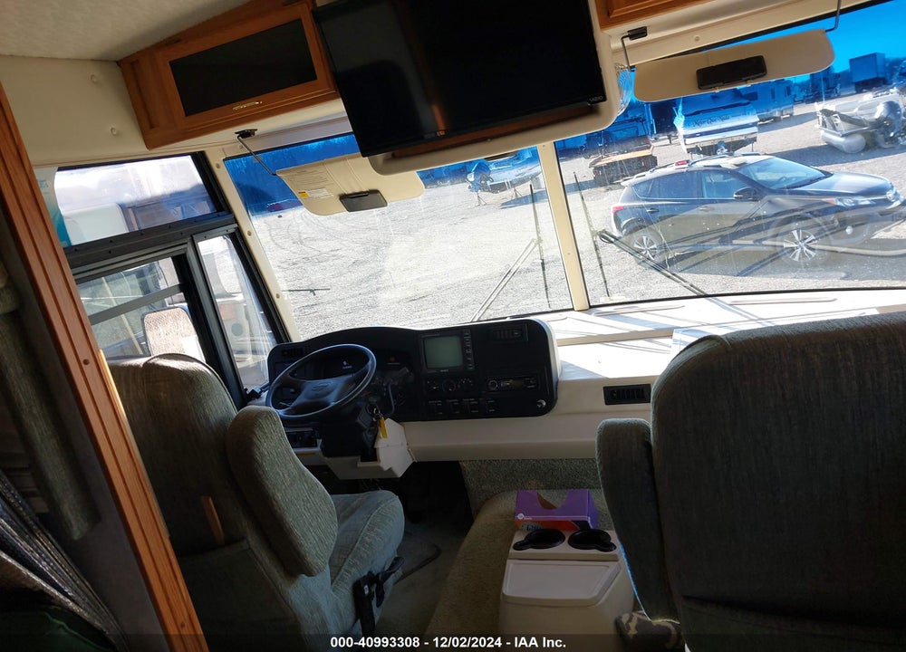 2004 WORKHORSE WINNEBAGO VIN: 5B4MP67G743391502
