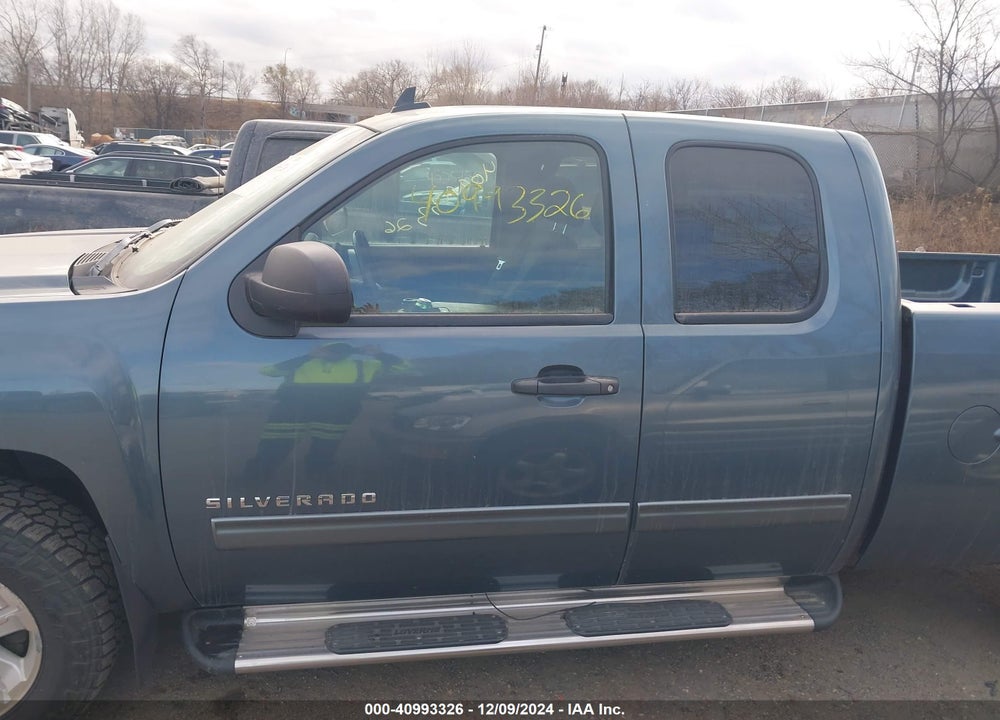 2011 CHEVROLET SILVERADO 1500 LT VIN: 1GCRKSE33BZ263467