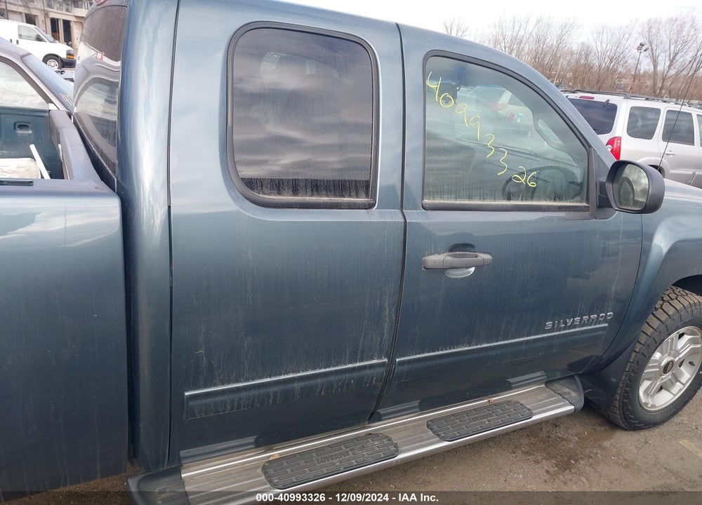 2011 CHEVROLET SILVERADO 1500 LT VIN: 1GCRKSE33BZ263467