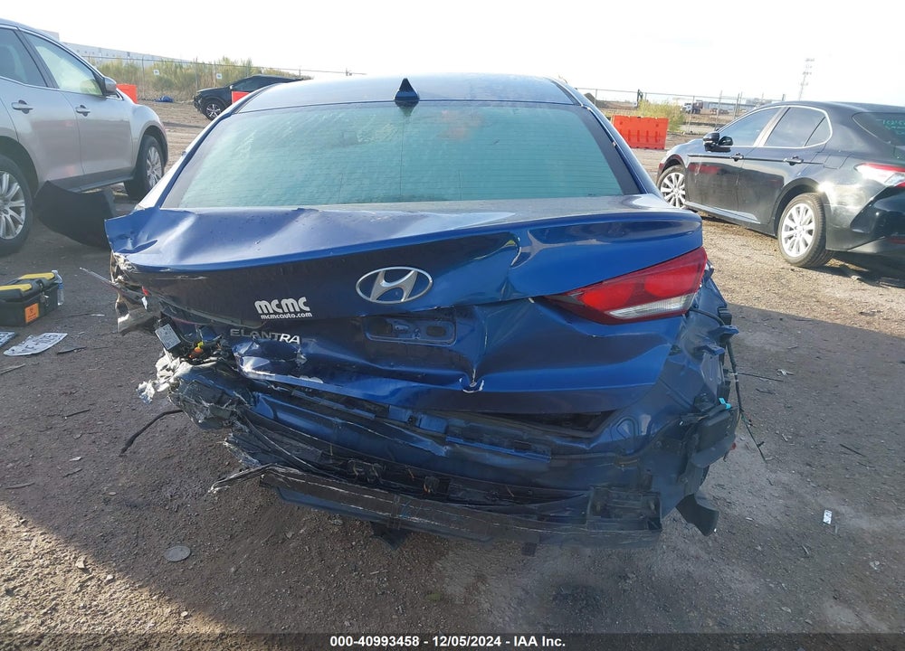 2018 HYUNDAI ELANTRA VIN: 5NPD84LF6JH245570