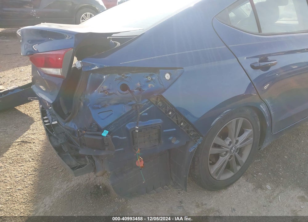 2018 HYUNDAI ELANTRA VIN: 5NPD84LF6JH245570