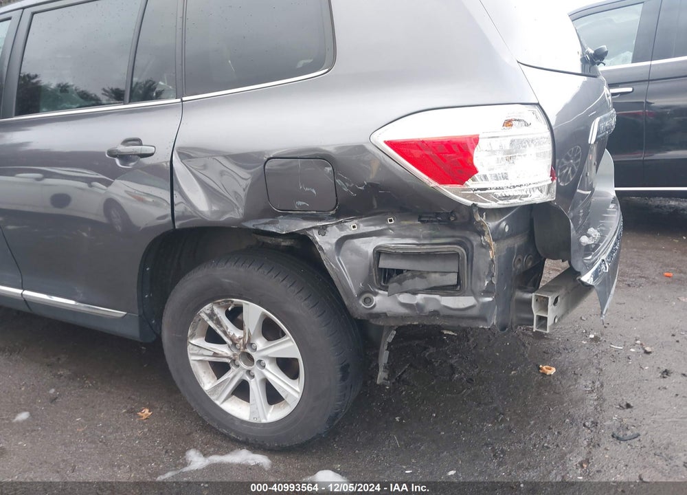 2013 TOYOTA HIGHLANDER PLUS/SE VIN: 5TDBK3EH6DS255970
