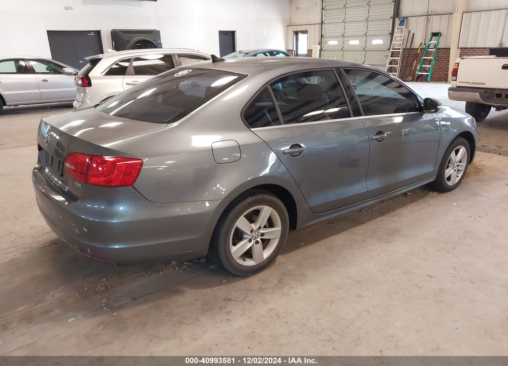 2014 VOLKSWAGEN JETTA 2.0L TDI VIN: 3VWLL7AJ8EM253363