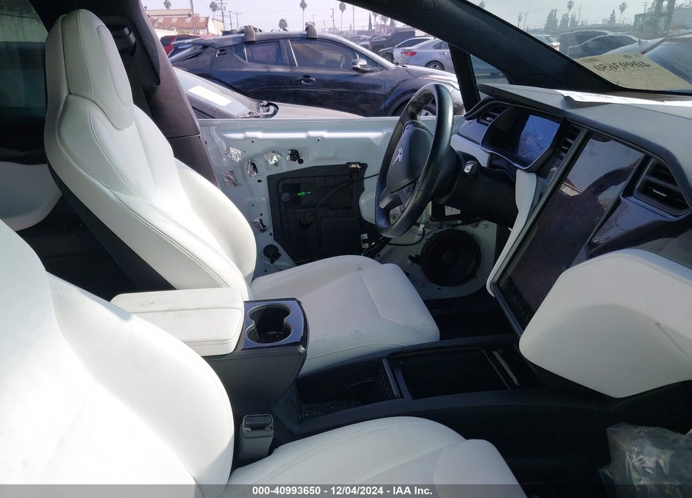 2018 TESLA MODEL X 100D/75D/P100D VIN: 5YJXCAE21JF143418