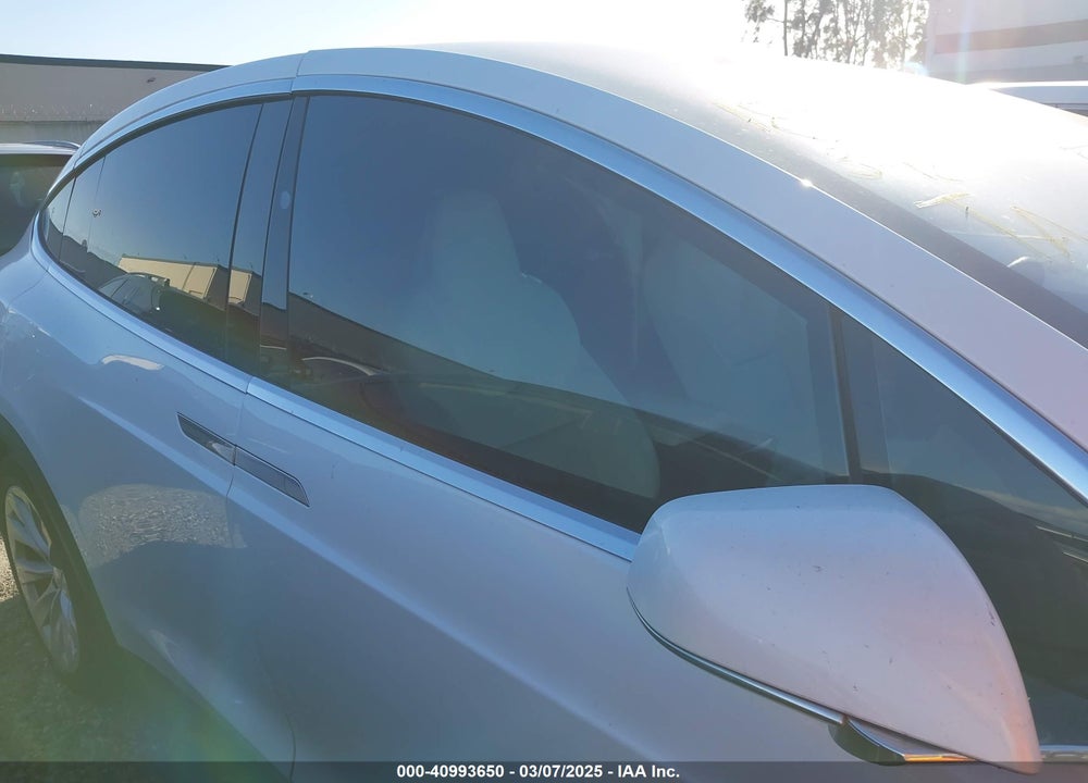 2018 TESLA MODEL X 100D/75D/P100D VIN: 5YJXCAE21JF143418