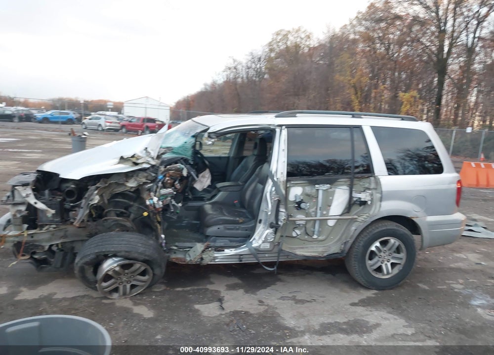 2005 HONDA PILOT EX-L VIN: 5FNYF18675B066411