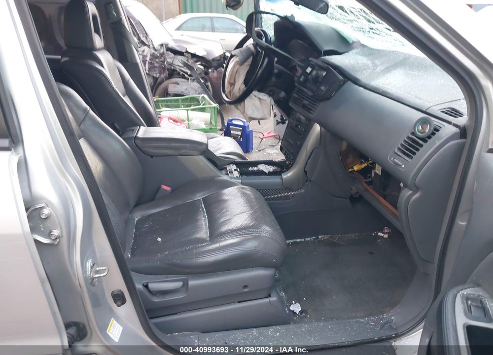 2005 HONDA PILOT EX-L VIN: 5FNYF18675B066411