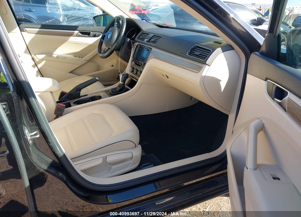 2018 VOLKSWAGEN PASSAT VIN: 1VWBA7A33JC033725