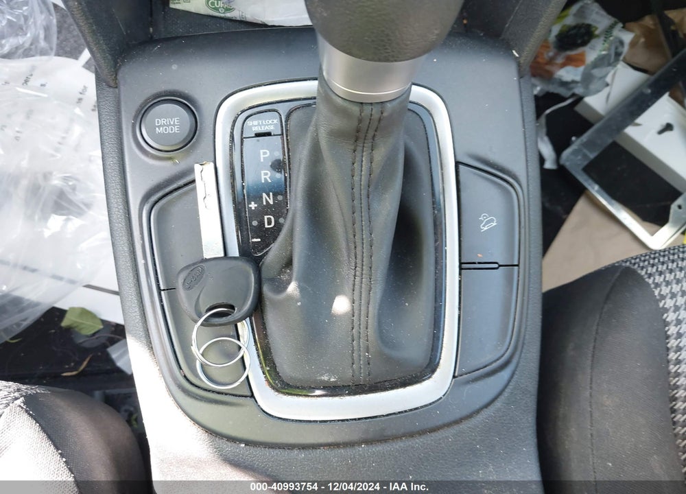 2020 HYUNDAI KONA SE VIN: KM8K12AA4LU592276