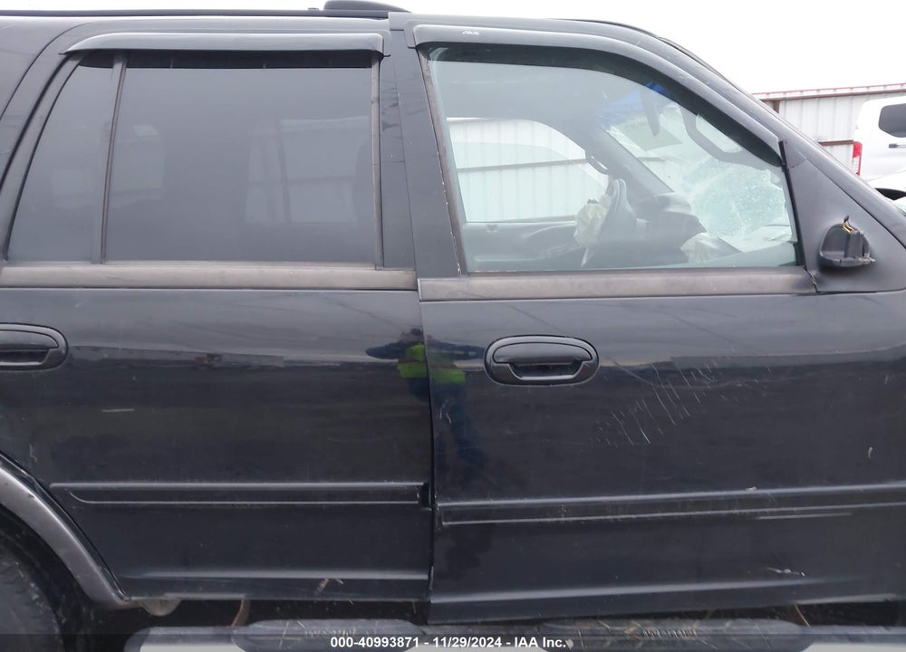 2000 FORD EXPEDITION XLT VIN: 1FMPU16L7YLC49136