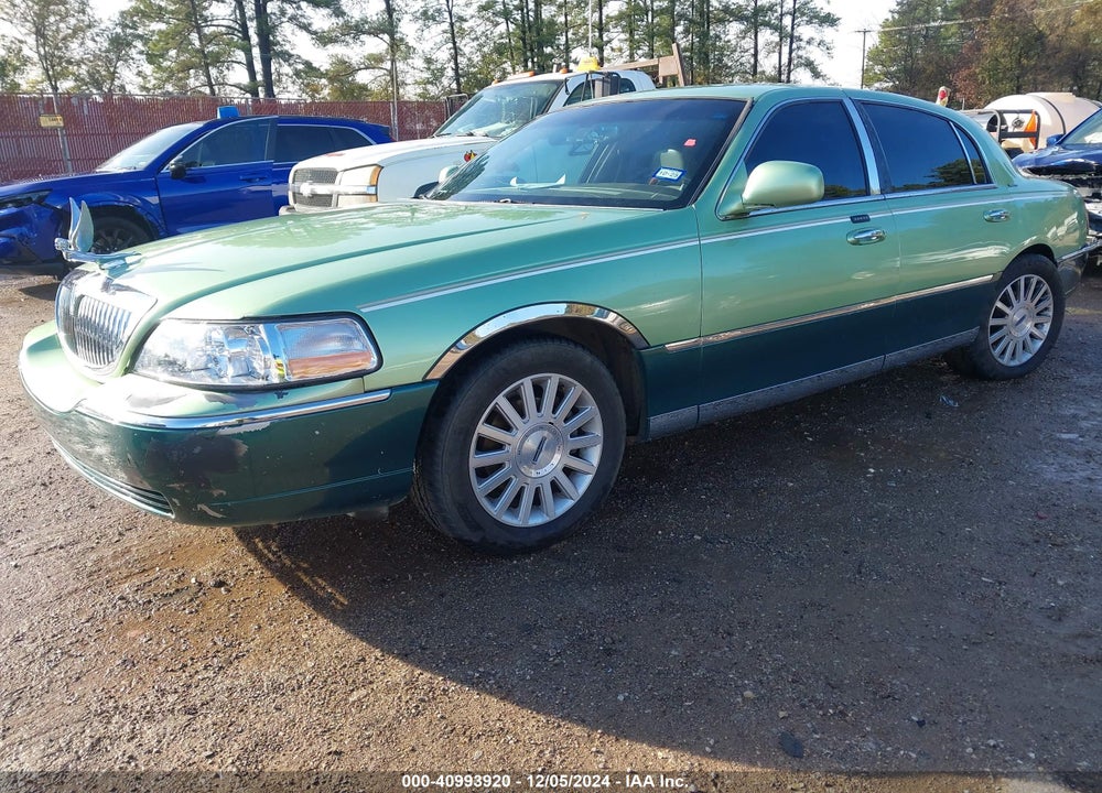 2003 LINCOLN TOWN CAR SIGNATURE VIN: 1LNHM82W73Y601480