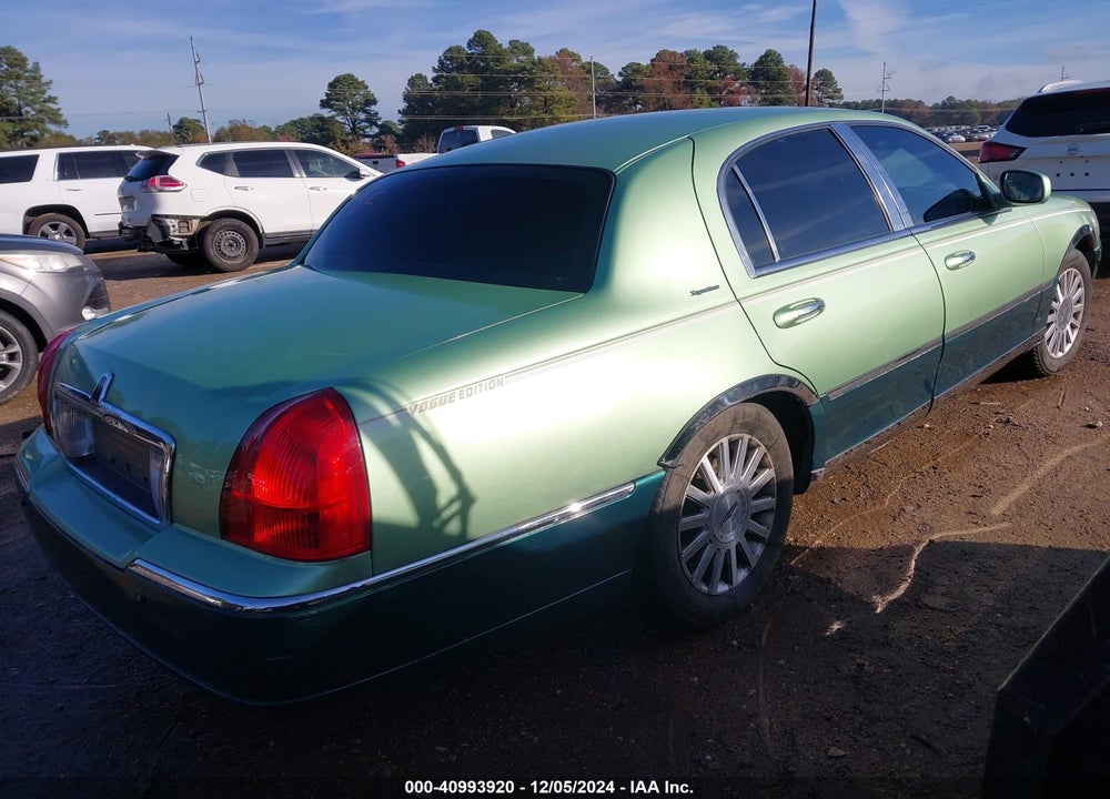 2003 LINCOLN TOWN CAR SIGNATURE VIN: 1LNHM82W73Y601480