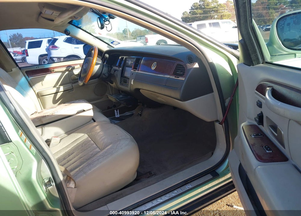 2003 LINCOLN TOWN CAR SIGNATURE VIN: 1LNHM82W73Y601480