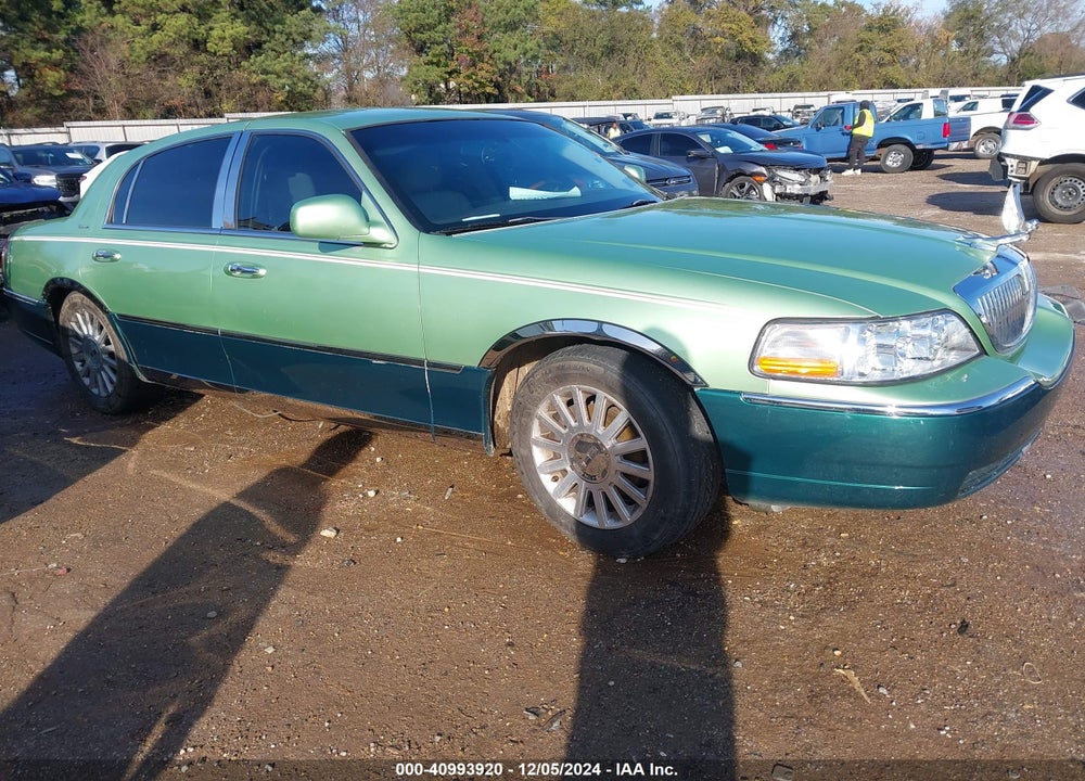 2003 LINCOLN TOWN CAR SIGNATURE VIN: 1LNHM82W73Y601480