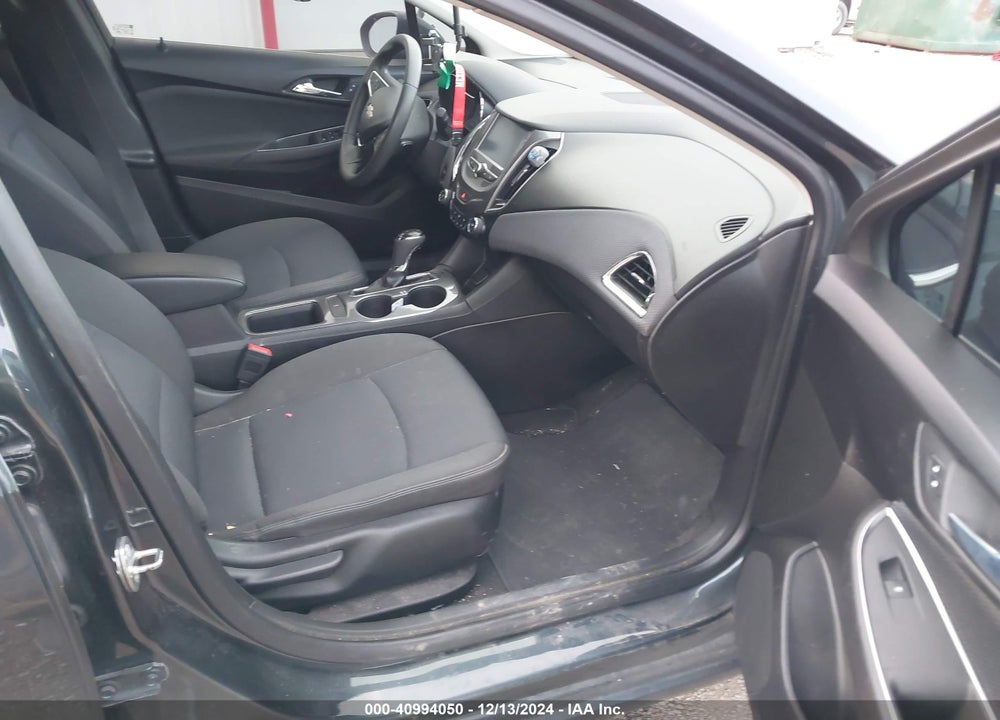 2018 CHEVROLET CRUZE LT AUTO VIN: 3G1BE6SM2JS643983
