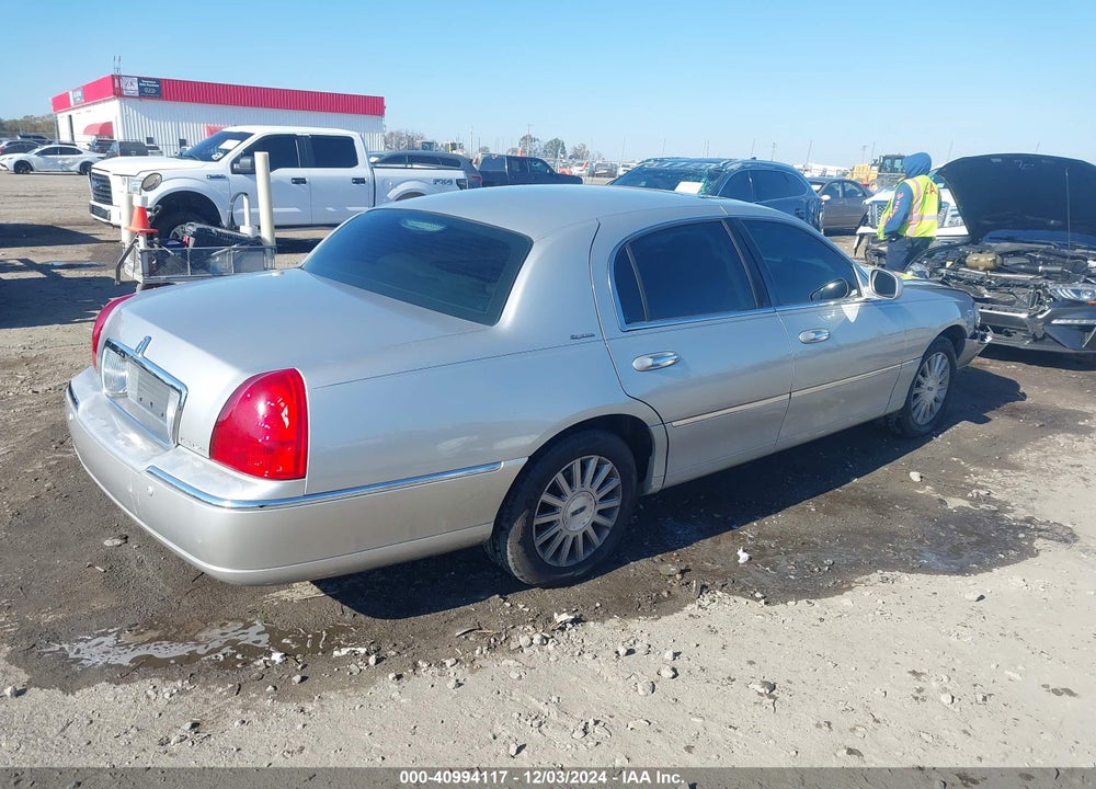2003 LINCOLN TOWN CAR SIGNATURE VIN: 1LNHM82W73Y613693