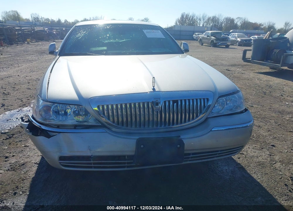 2003 LINCOLN TOWN CAR SIGNATURE VIN: 1LNHM82W73Y613693