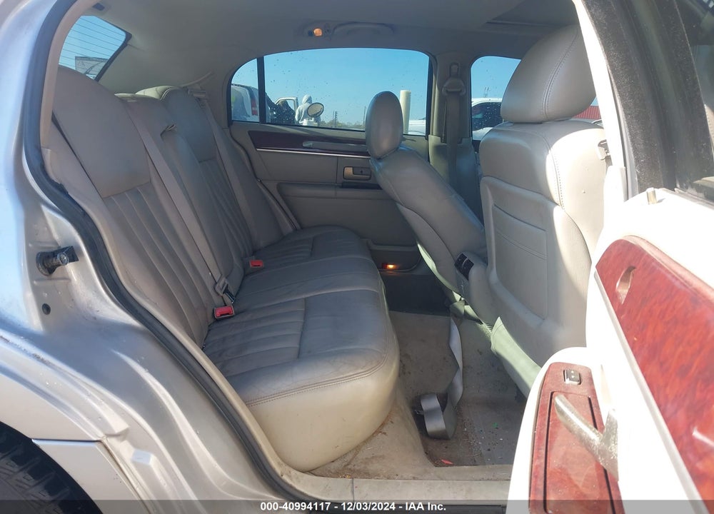 2003 LINCOLN TOWN CAR SIGNATURE VIN: 1LNHM82W73Y613693