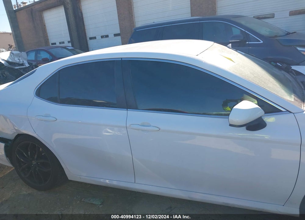 2018 TOYOTA CAMRY LE VIN: 4T1B11HK2JU605502