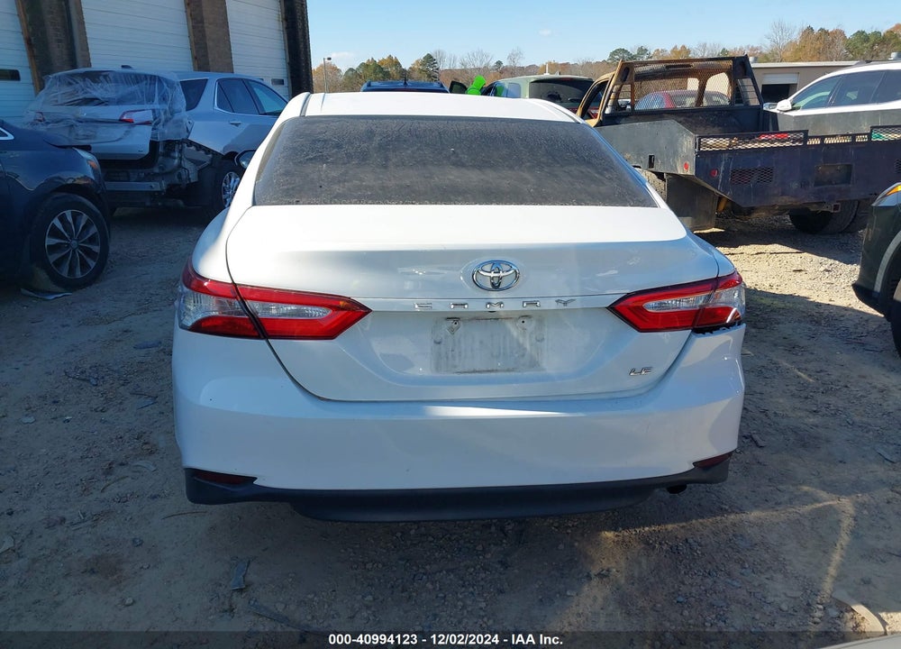 2018 TOYOTA CAMRY LE VIN: 4T1B11HK2JU605502
