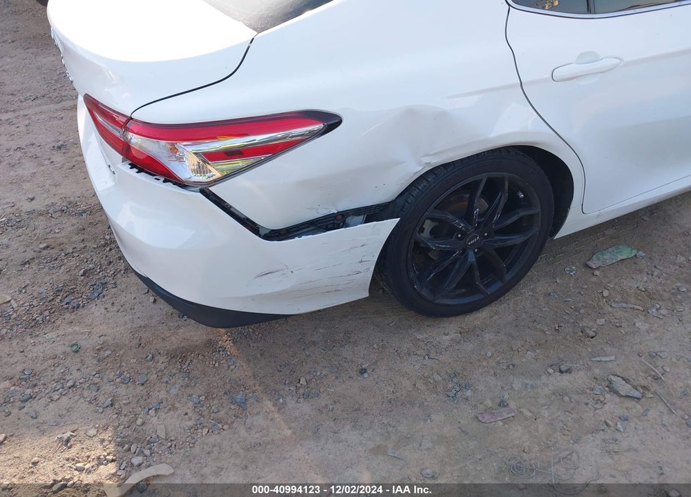 2018 TOYOTA CAMRY LE VIN: 4T1B11HK2JU605502
